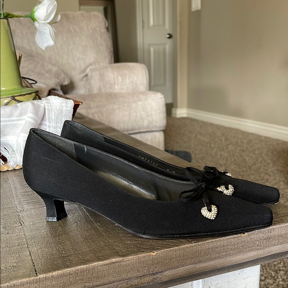 Stuart Weitzman Shoes - VTG 90s STUART WEITZMAN BLACK EVENING KITTEN HEEL SHOES - SIZE 6